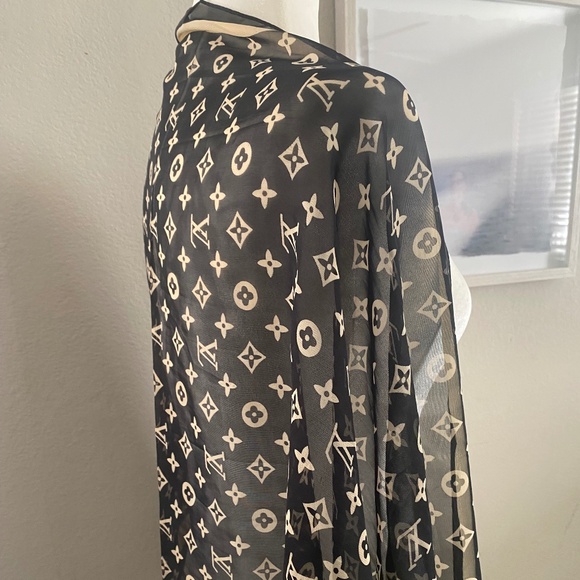 Vintage Louis Vuitton Black Cream Monogram Silk Scarf Authentic - Picture 10 of 12